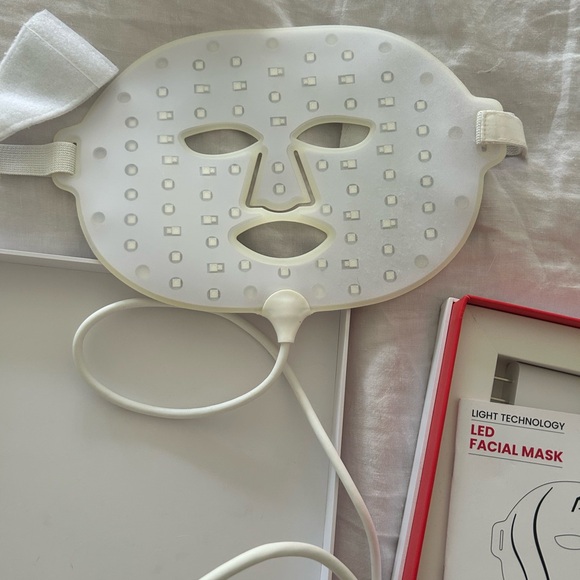 Aduro LED Facial Mask - Picture 4 of 5